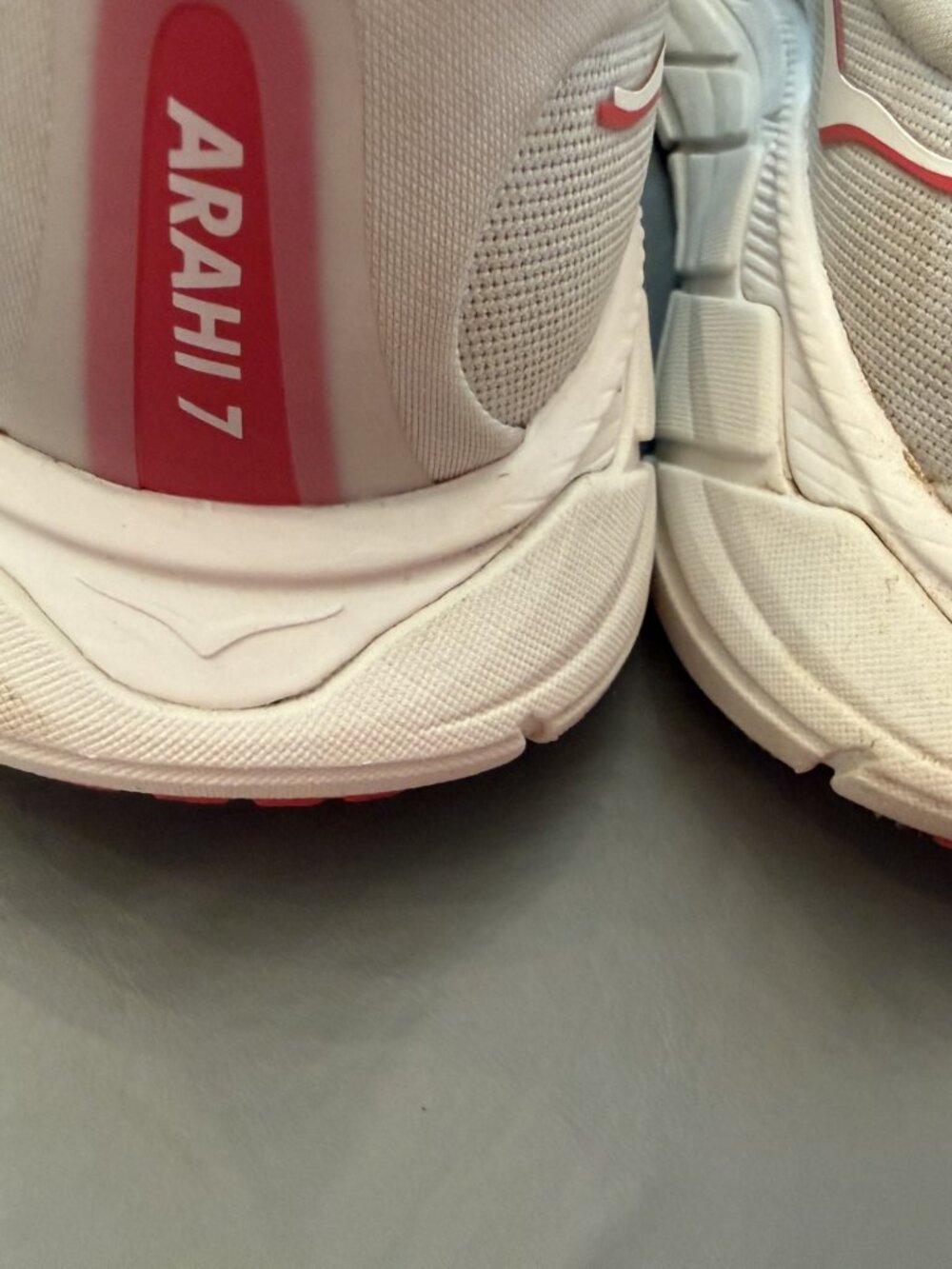 Hoka One One Women's Arahi 7 sneakers - Picture 6 of 8